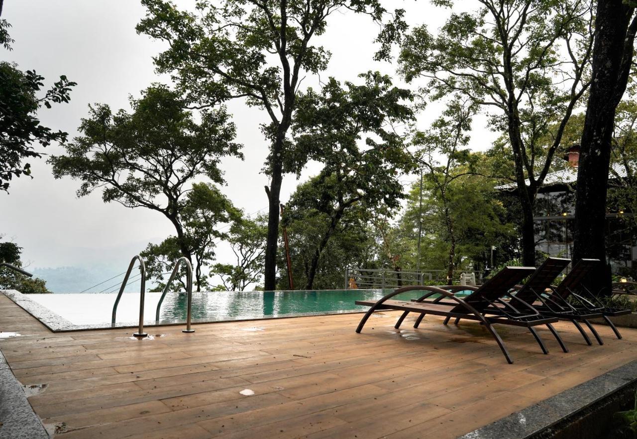 Elephant Passage Munnar Buitenkant foto The swimming pool at the resort