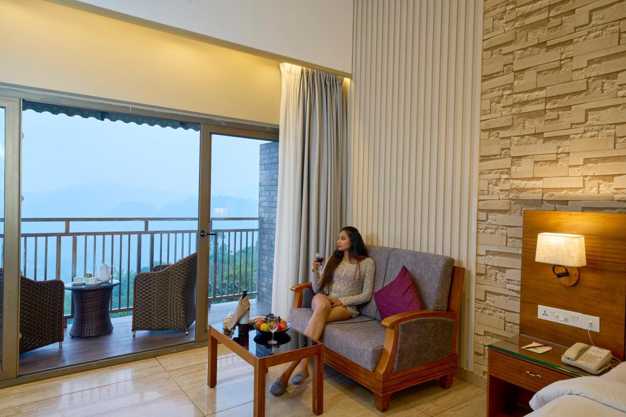 Elephant Passage Munnar Buitenkant foto A guest room at the resort