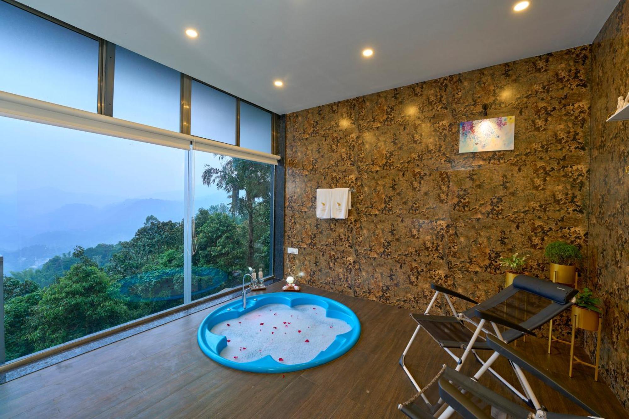 Elephant Passage Munnar Buitenkant foto A room at the resort